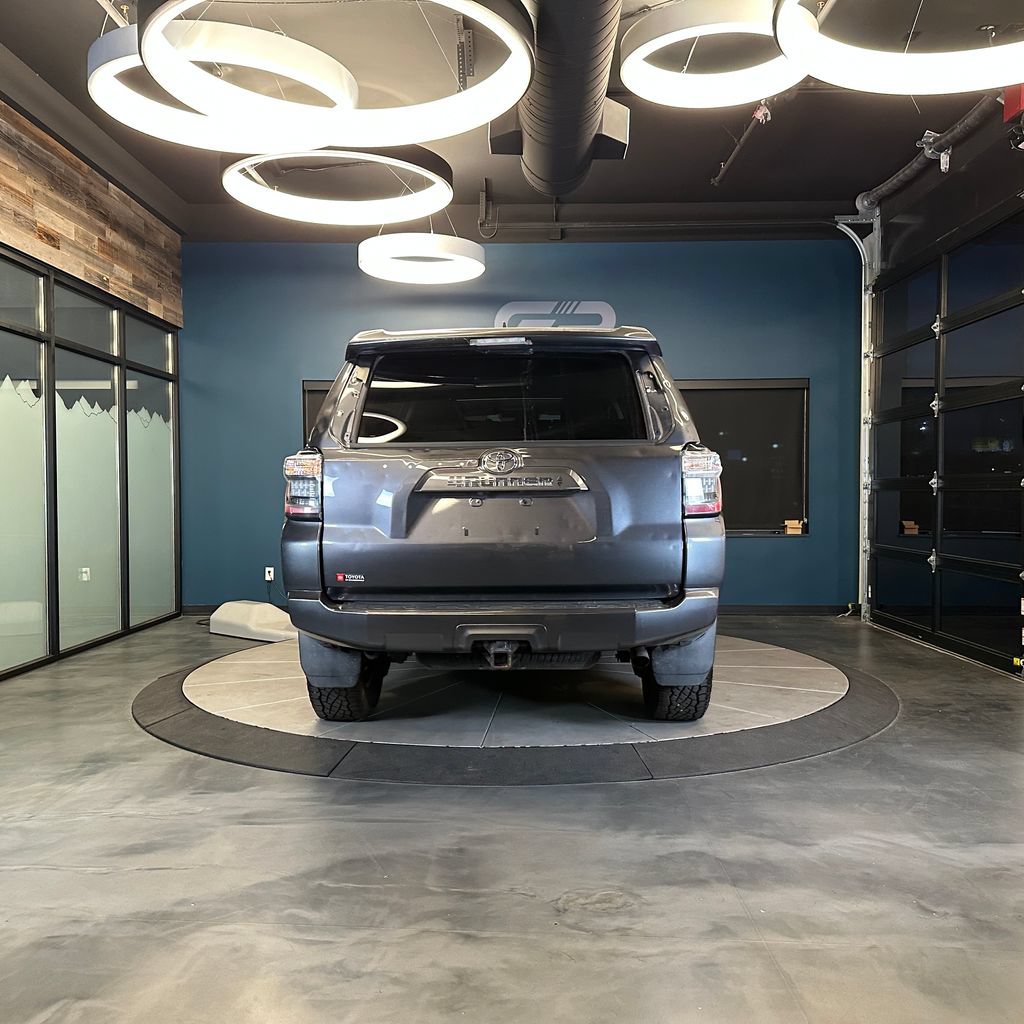 Used 2020 Toyota 4Runner SR5 Premium w/ Moonroof Package AWD/4WD image 4