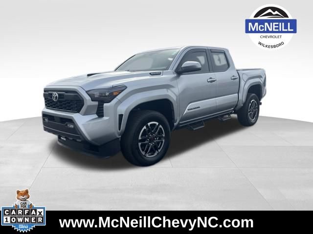 Used 2025 Toyota Tacoma TRD Sport AWD/4WD image 3
