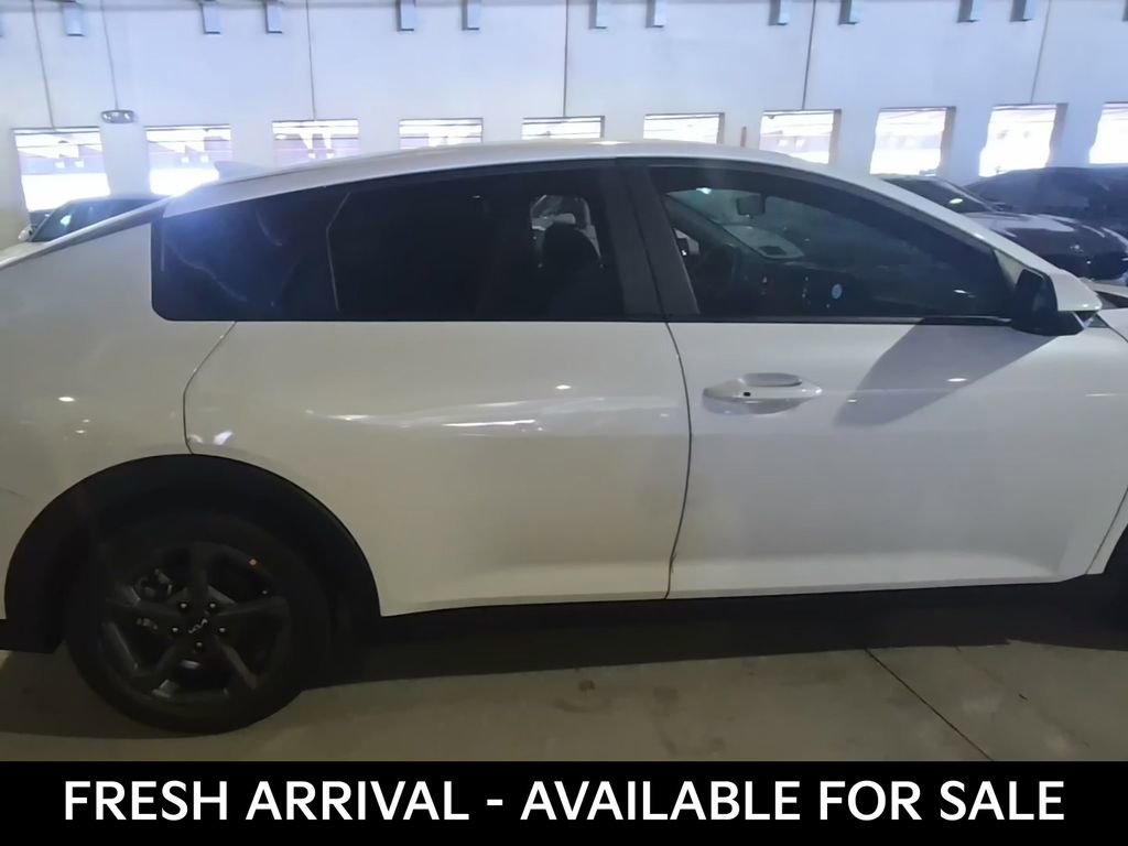 Used 2025 Kia K4 LXS image 2