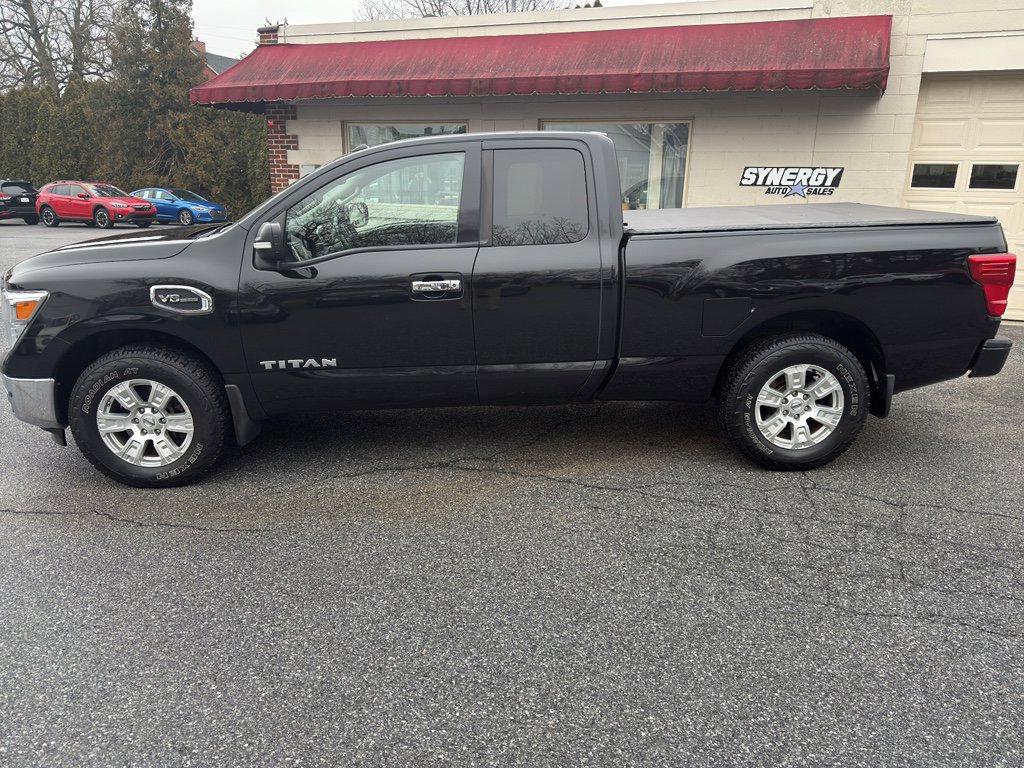 Used 2017 Nissan Titan SV image 2