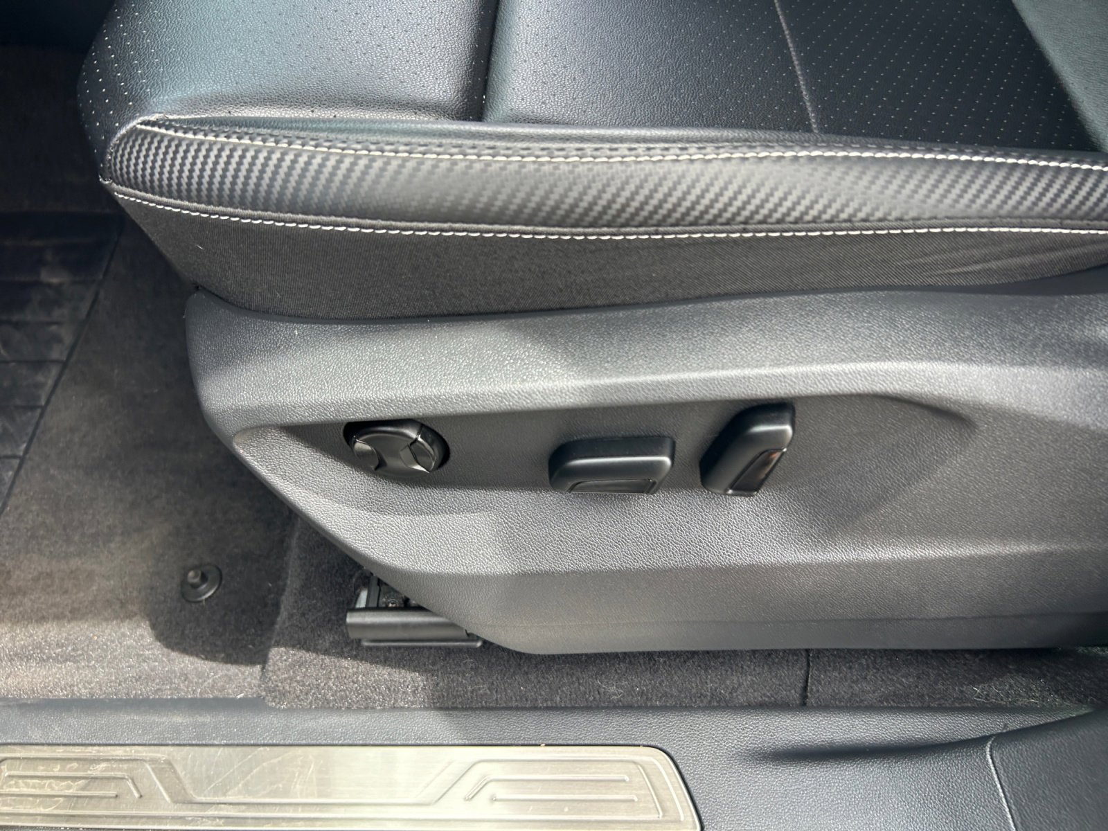 Certified 2022 Volkswagen Atlas Cross Sport SE AWD/4WD image 14