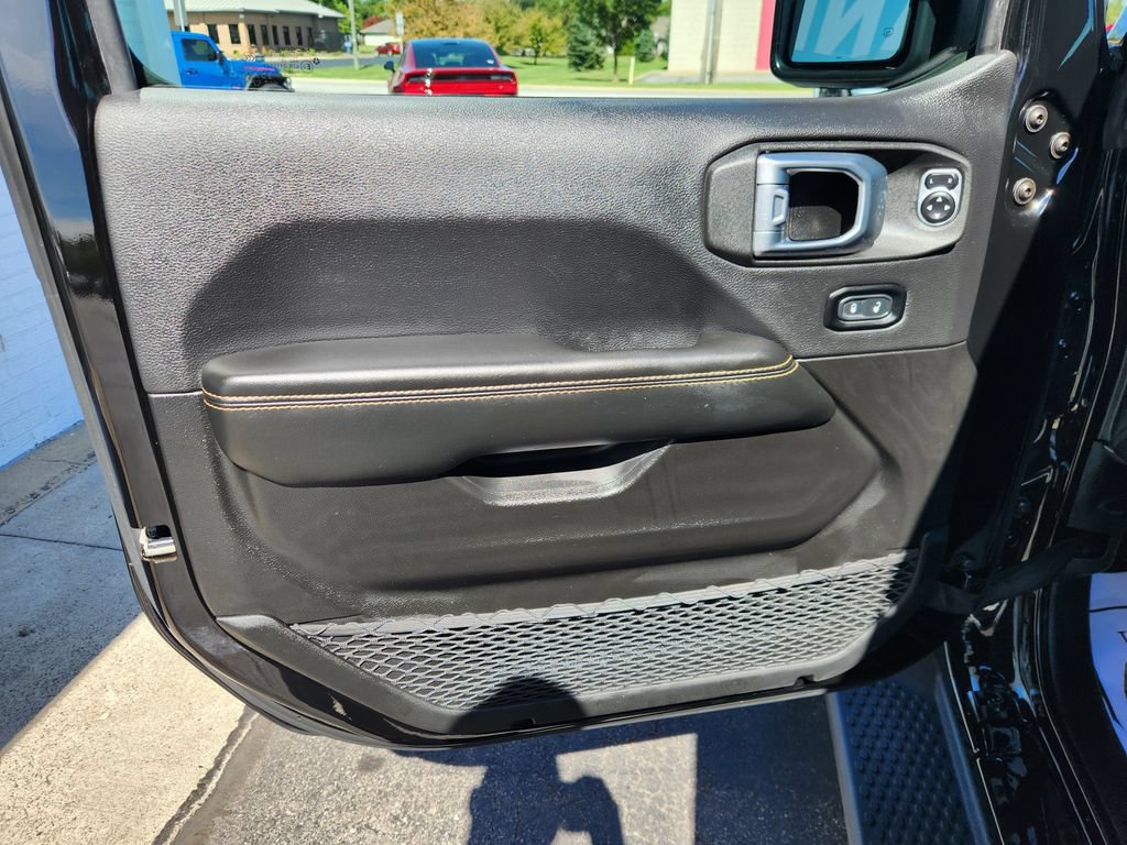 Used 2024 Jeep Wrangler Unlimited Sahara w/ Technology Group AWD/4WD image 23
