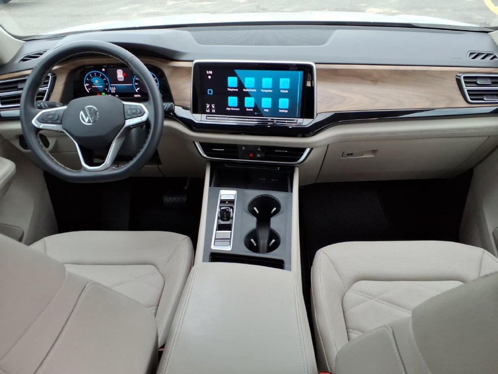 Used 2025 Volkswagen Atlas SE FWD image 19