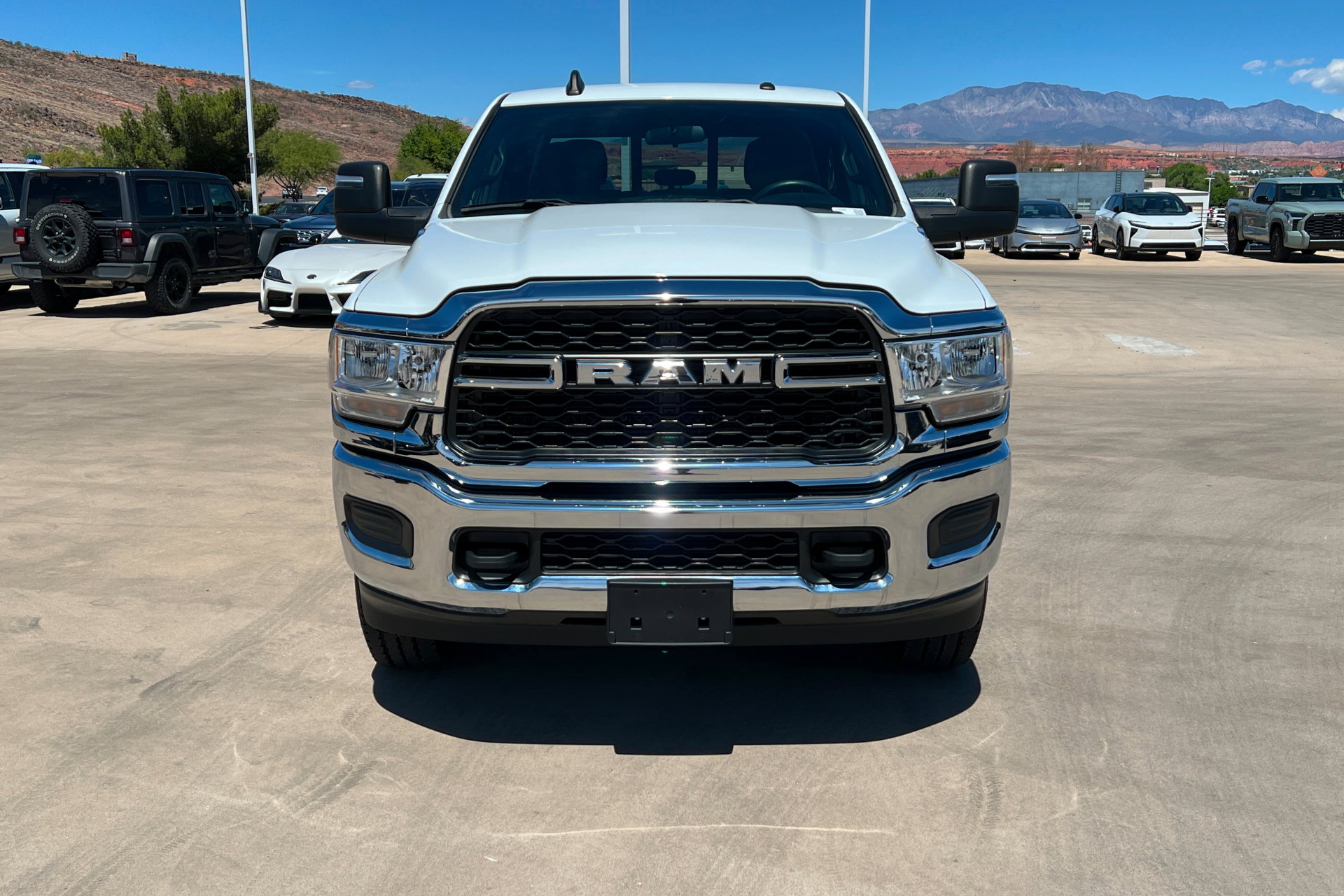 Used 2024 RAM 2500 Tradesman w/ Chrome Appearance Group AWD/4WD image 8