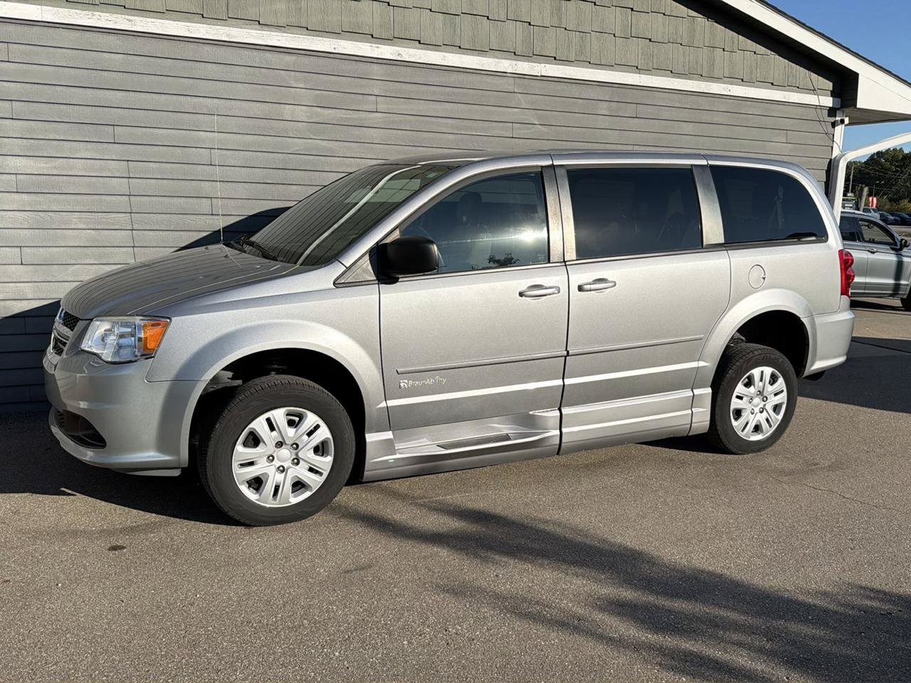 Used 2016 Dodge Grand Caravan SE w/ Quick Order Package 29E SE FWD image 23