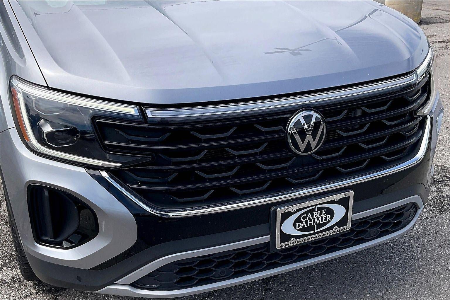 Used 2024 Volkswagen Atlas Cross Sport SE FWD image 32