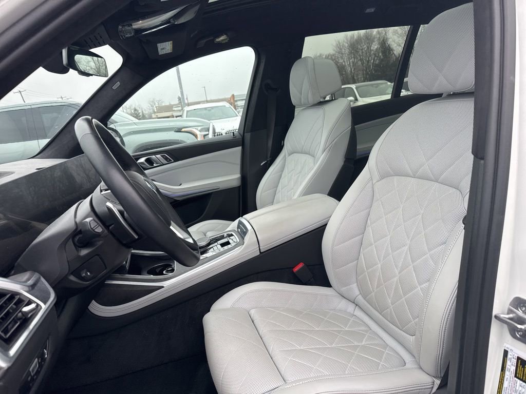 Used 2023 BMW X7 xDrive40i w/ Premium Package image 10