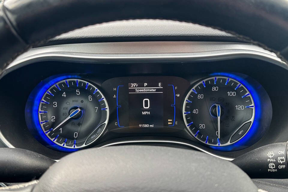 Used 2018 Chrysler Pacifica Touring-L w/ Premium Audio Group image 25