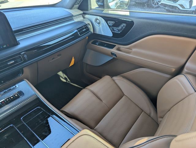 New 2025 Lincoln Aviator Black Label AWD/4WD image 16