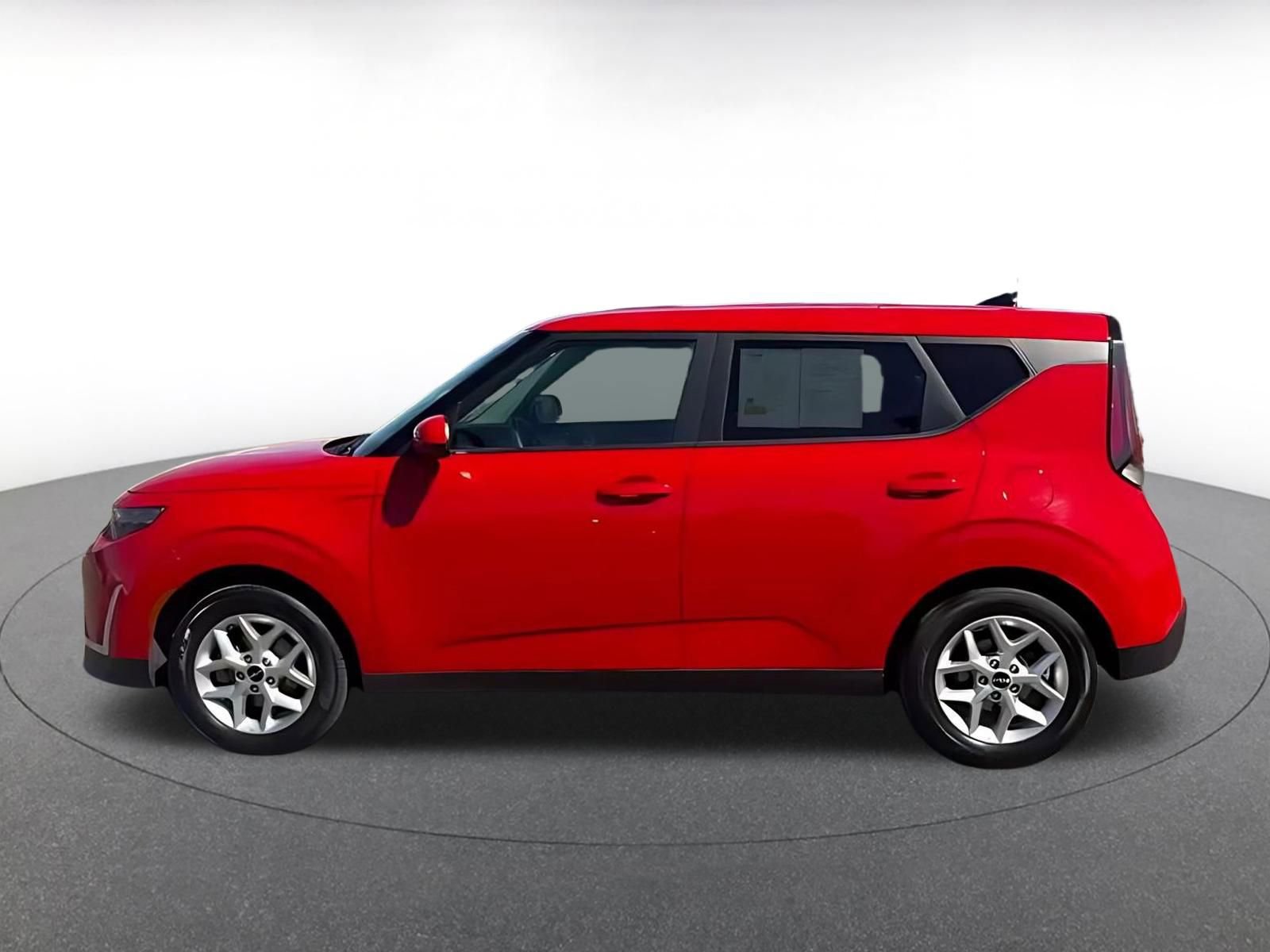 Used 2025 Kia Soul LX w/ LX Technology Package image 7