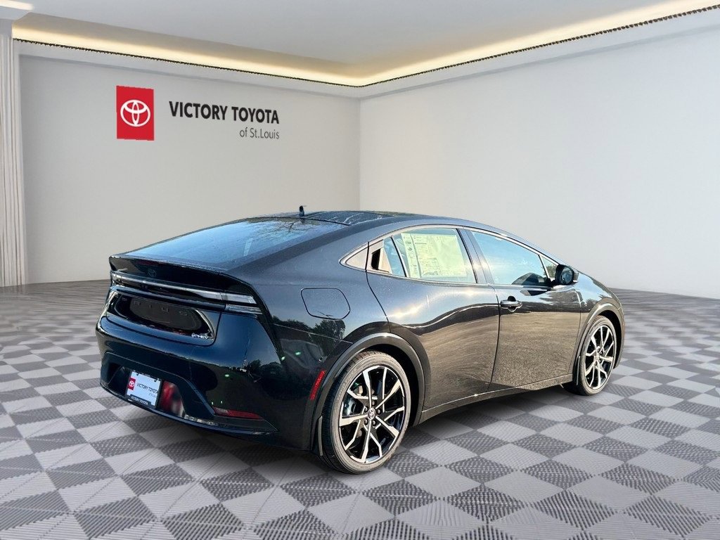 New 2025 Toyota Prius Plug-In Hybrid image 3