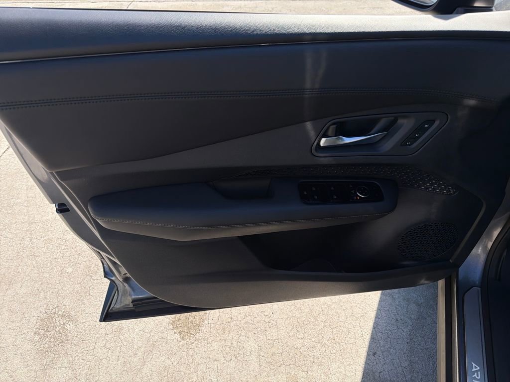 Used 2023 Nissan Ariya FWD image 18