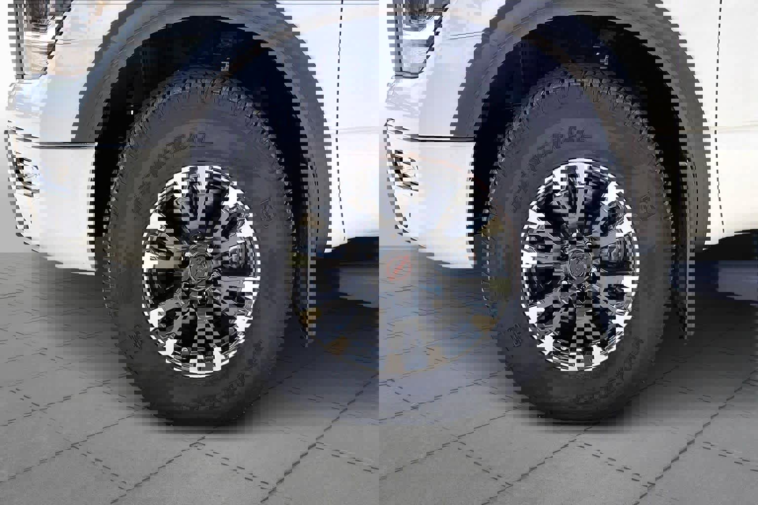 Used 2024 Nissan Titan PRO-4X w/ Pro-4x Convenience Package image 12