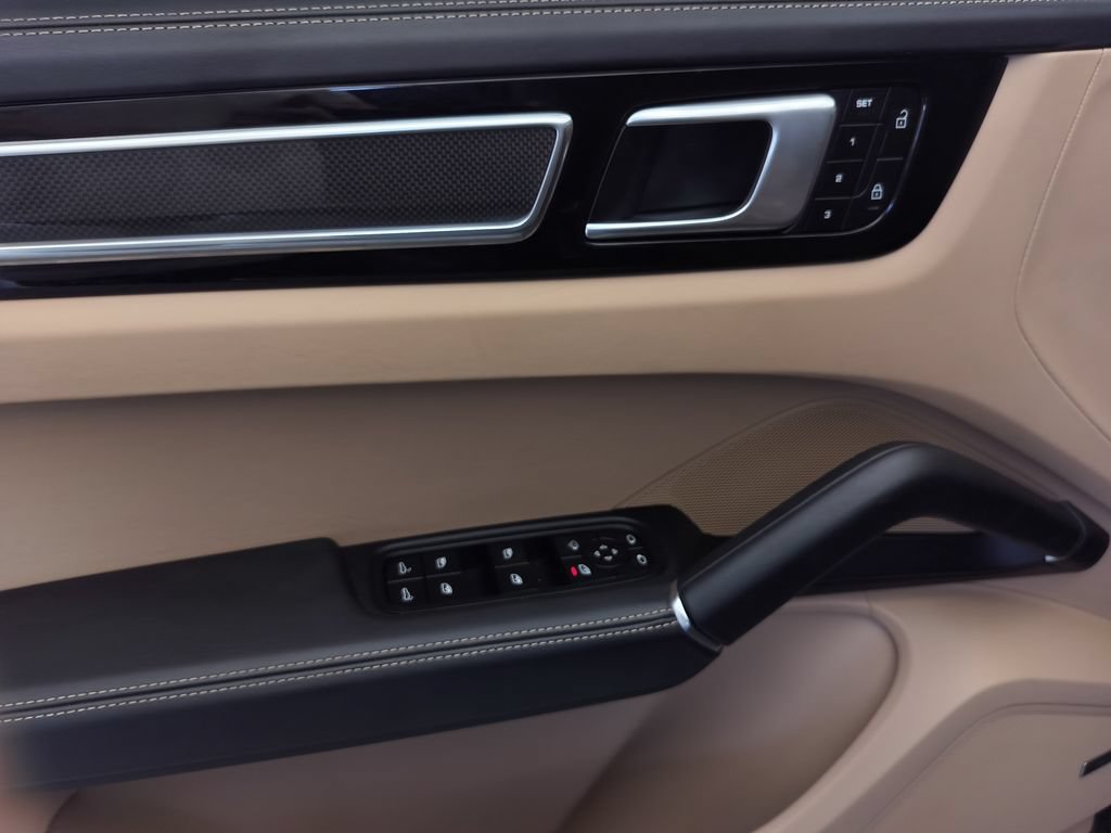 Certified 2023 Porsche Cayenne GTS AWD/4WD image 11