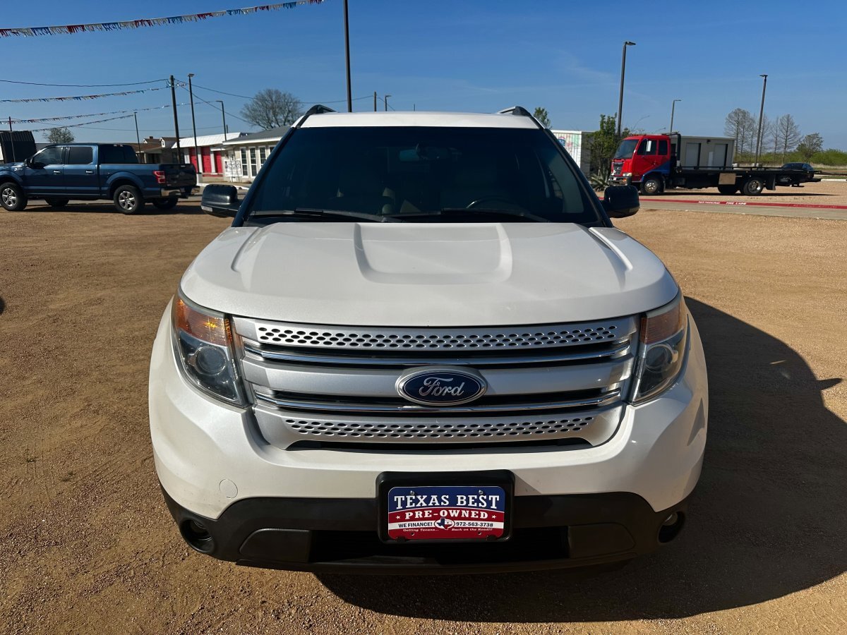Used 2013 Ford Explorer XLT image 2