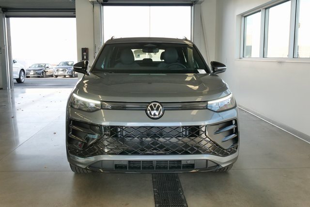 New 2026 Volkswagen Tiguan SE R-Line image 2