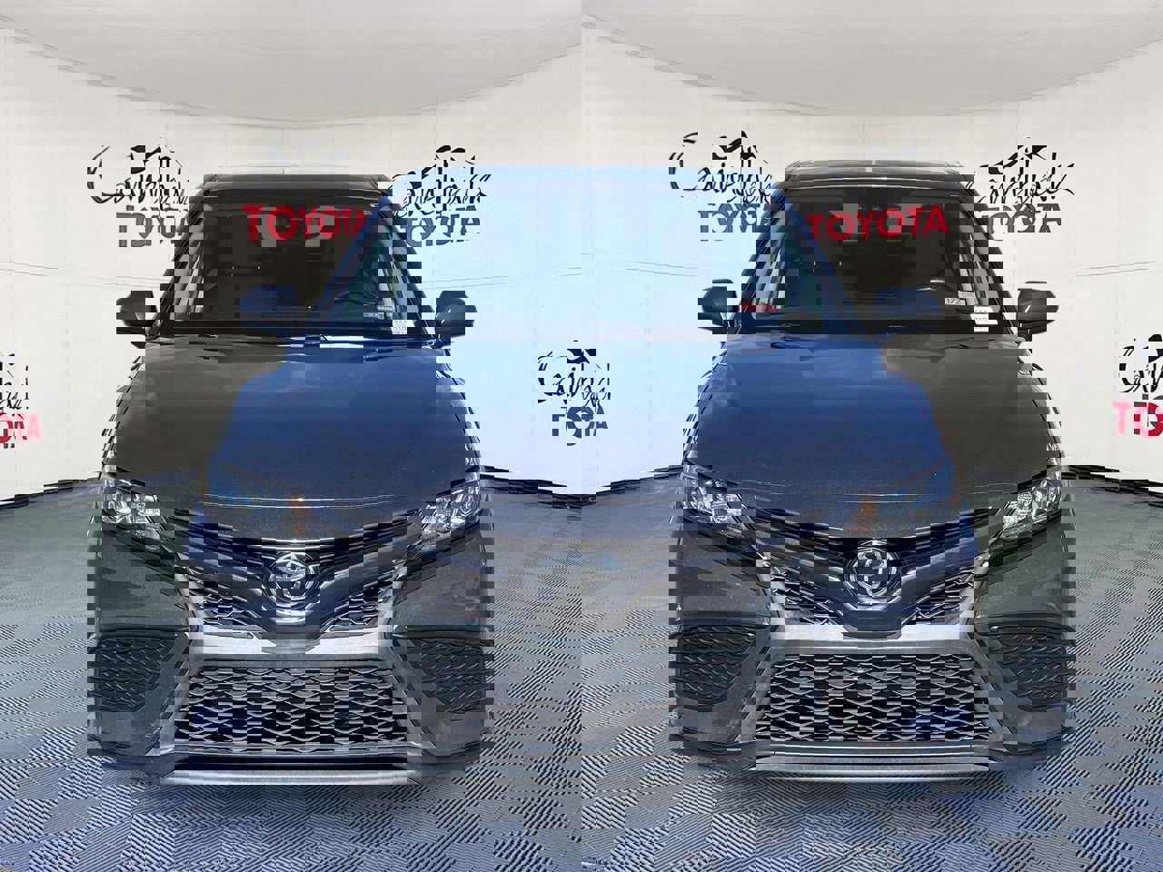 Used 2021 Toyota Camry SE w/ Carpet Mat Package (TMS) image 2