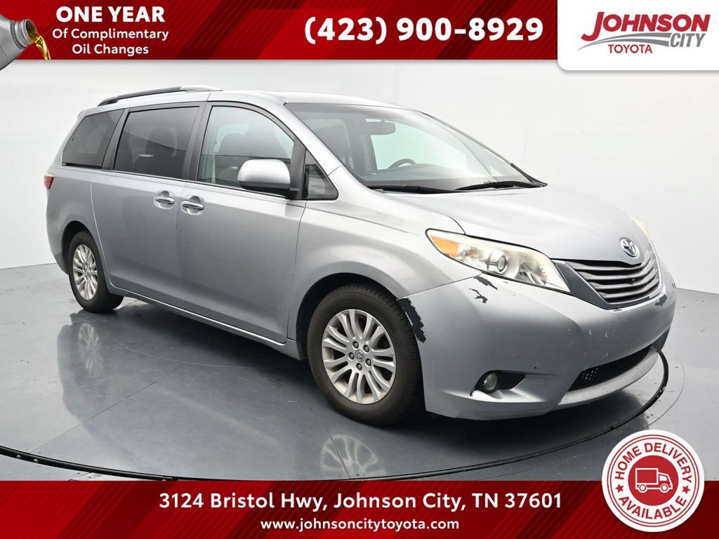Used 2015 Toyota Sienna XLE w/ Four Season Floor Mat Package