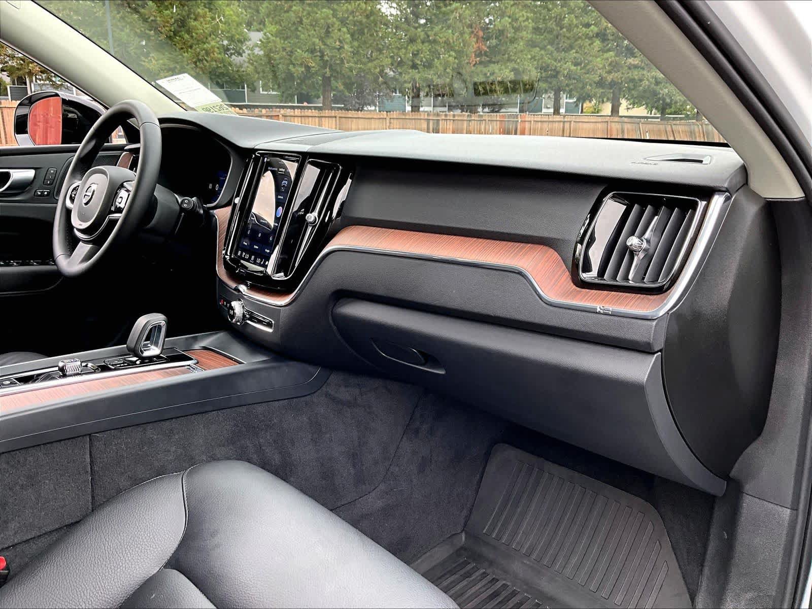 Used 2024 Volvo XC60 T8 Plus w/ Protection Package Premier AWD/4WD image 19