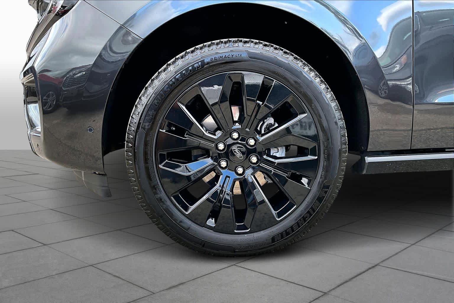 Certified 2025 Ford Expedition Platinum w/ Stealth Appearance Package image 11