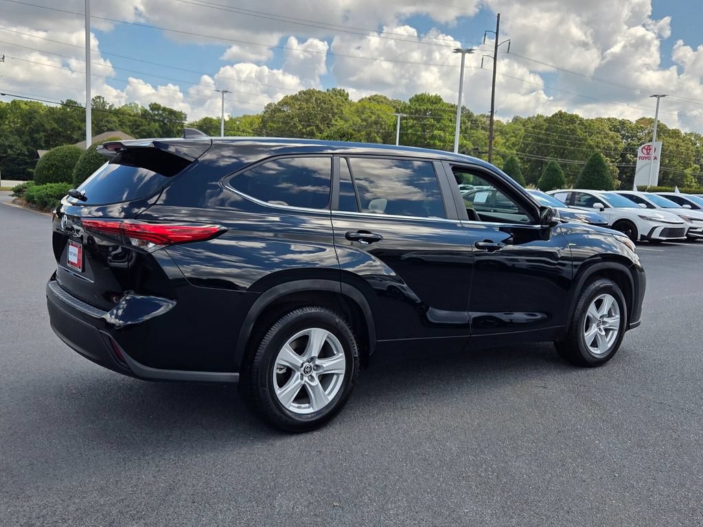 Used 2023 Toyota Highlander L FWD image 14
