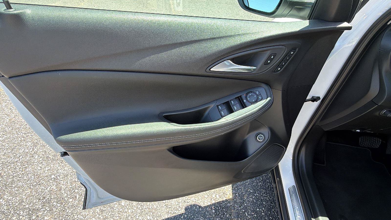 Used 2022 Buick Encore GX Essence FWD image 11
