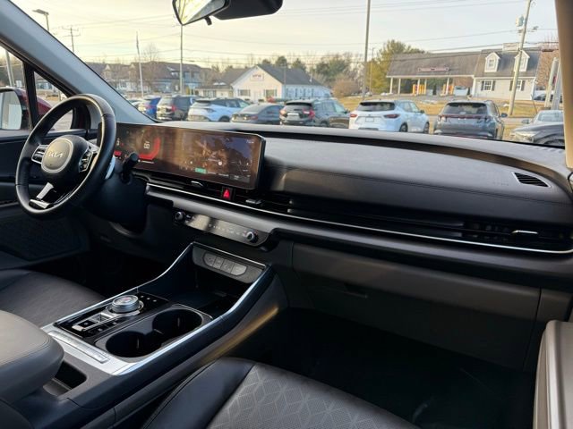 Used 2025 Kia Carnival EX image 27