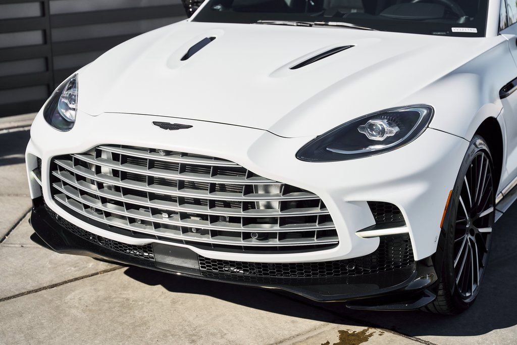 Used 2025 Aston Martin DBX 707 image 6
