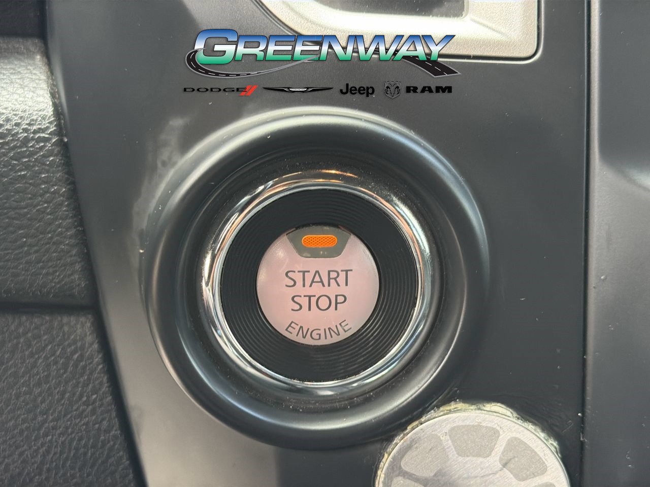 Used 2019 Nissan Titan SV w/ SV Convenience Package RWD image 30