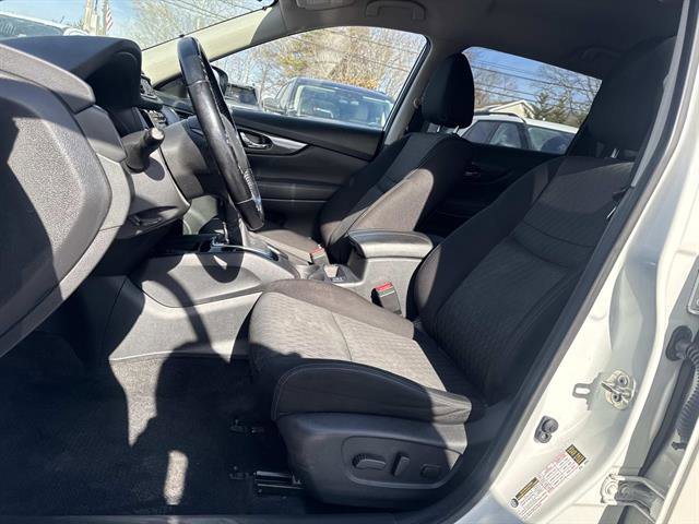 Used 2020 Nissan Rogue SV w/ Premium Package image 26