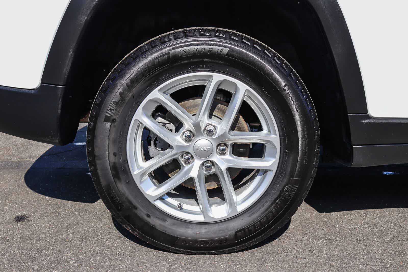 Used 2025 Jeep Grand Cherokee Laredo X RWD image 11