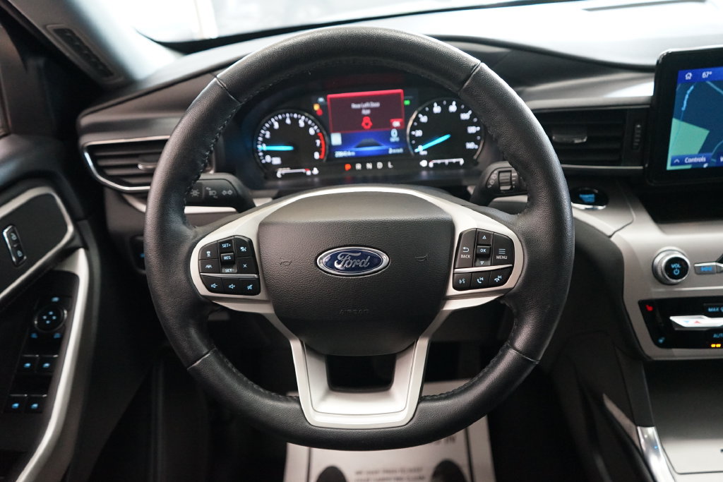 Used 2023 Ford Explorer XLT w/ Equipment Group 202A AWD/4WD image 32