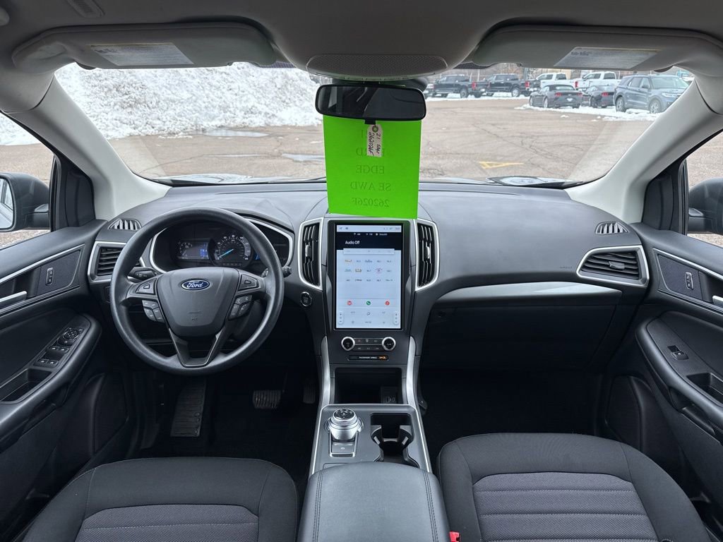 Used 2021 Ford Edge SE image 2
