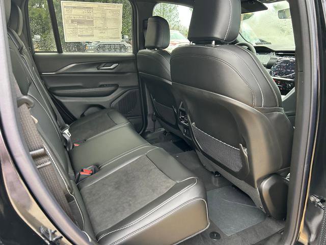 New 2025 Jeep Grand Cherokee Altitude image 21