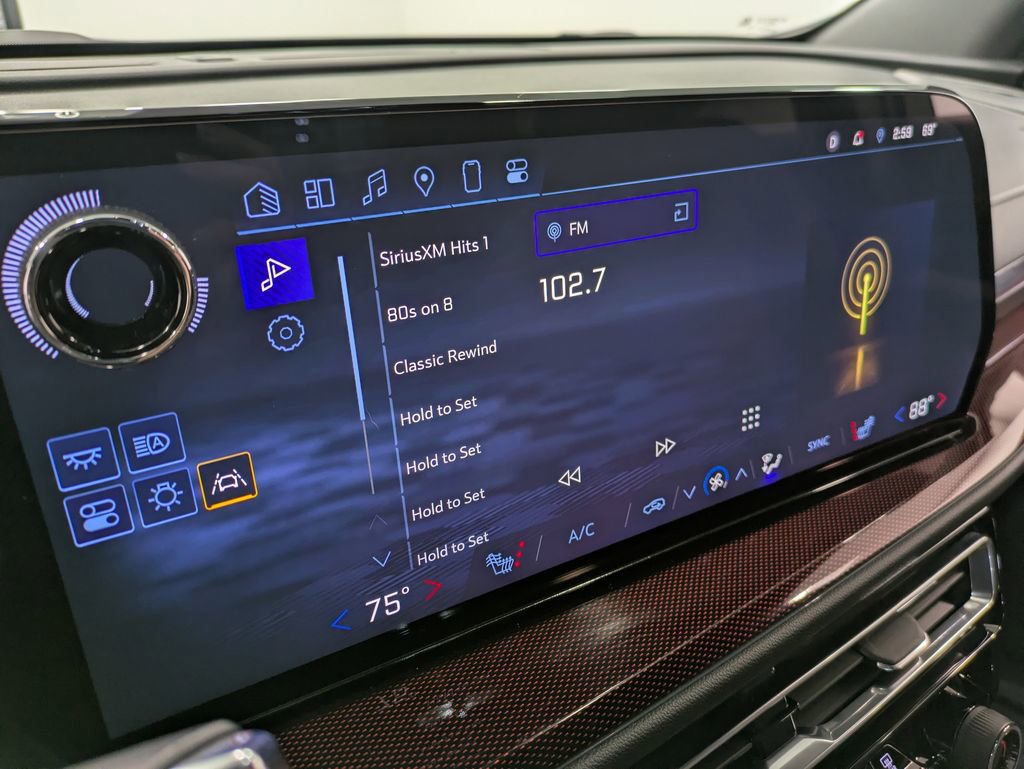 Used 2024 Chevrolet Traverse Z71 image 12