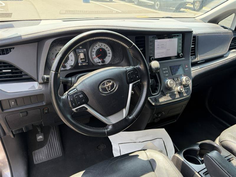 Used 2019 Toyota Sienna SE FWD image 18
