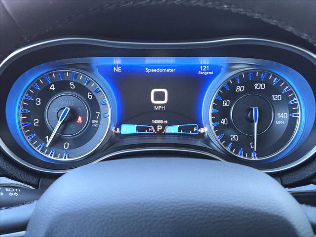 Certified 2023 Chrysler 300 Touring w/ Sport Appearance Package image 14