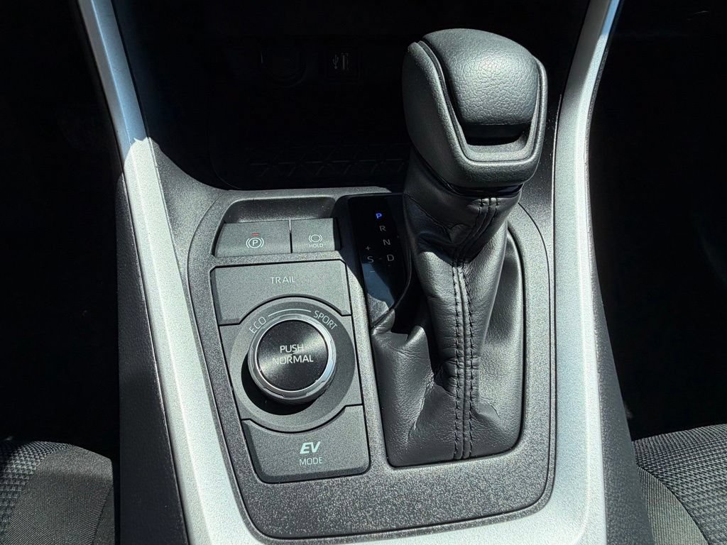 Used 2025 Toyota RAV4 LE AWD/4WD image 27