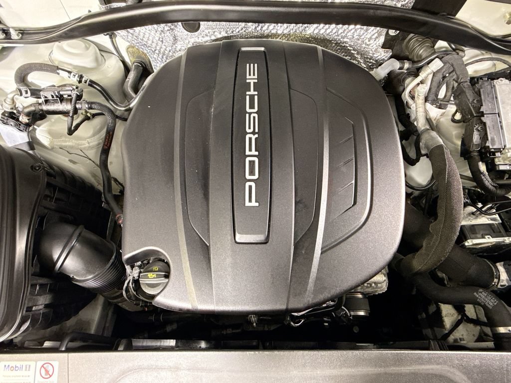 Certified 2020 Porsche Macan AWD/4WD image 28