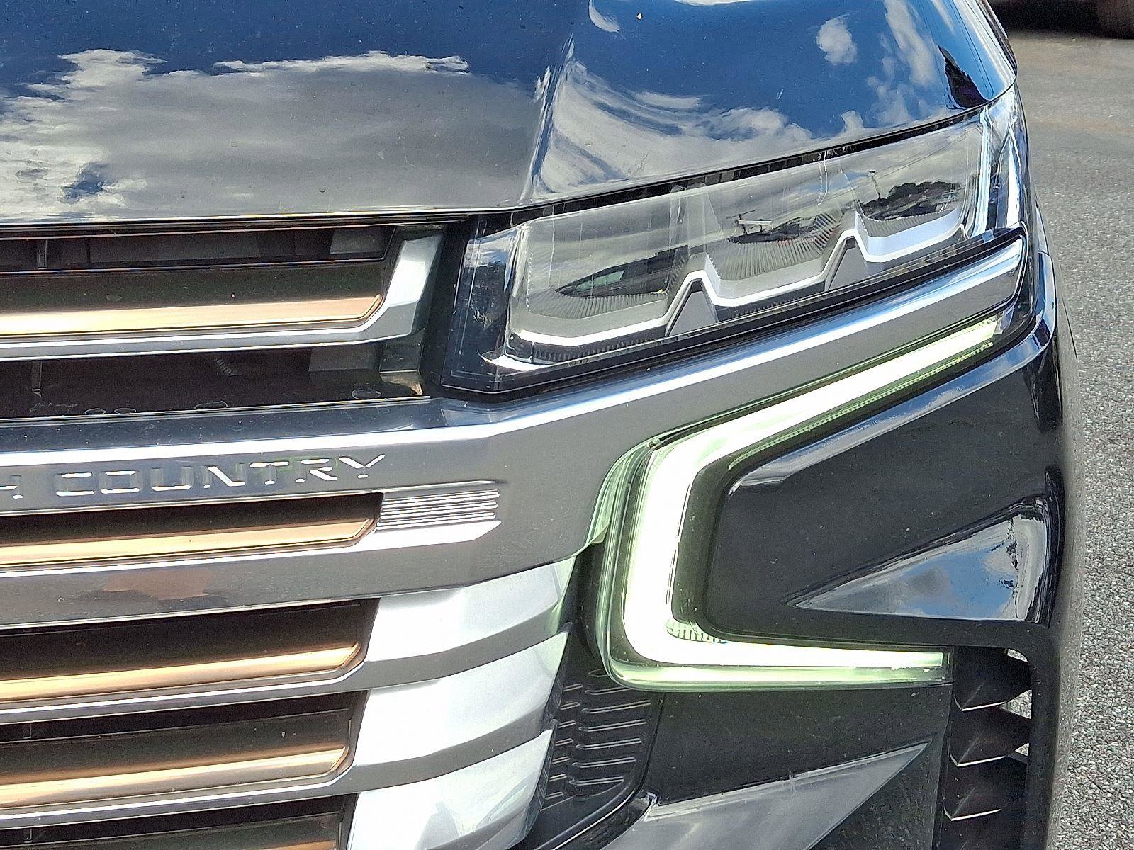 Used 2021 Chevrolet Suburban High Country w/ Premium Package image 9