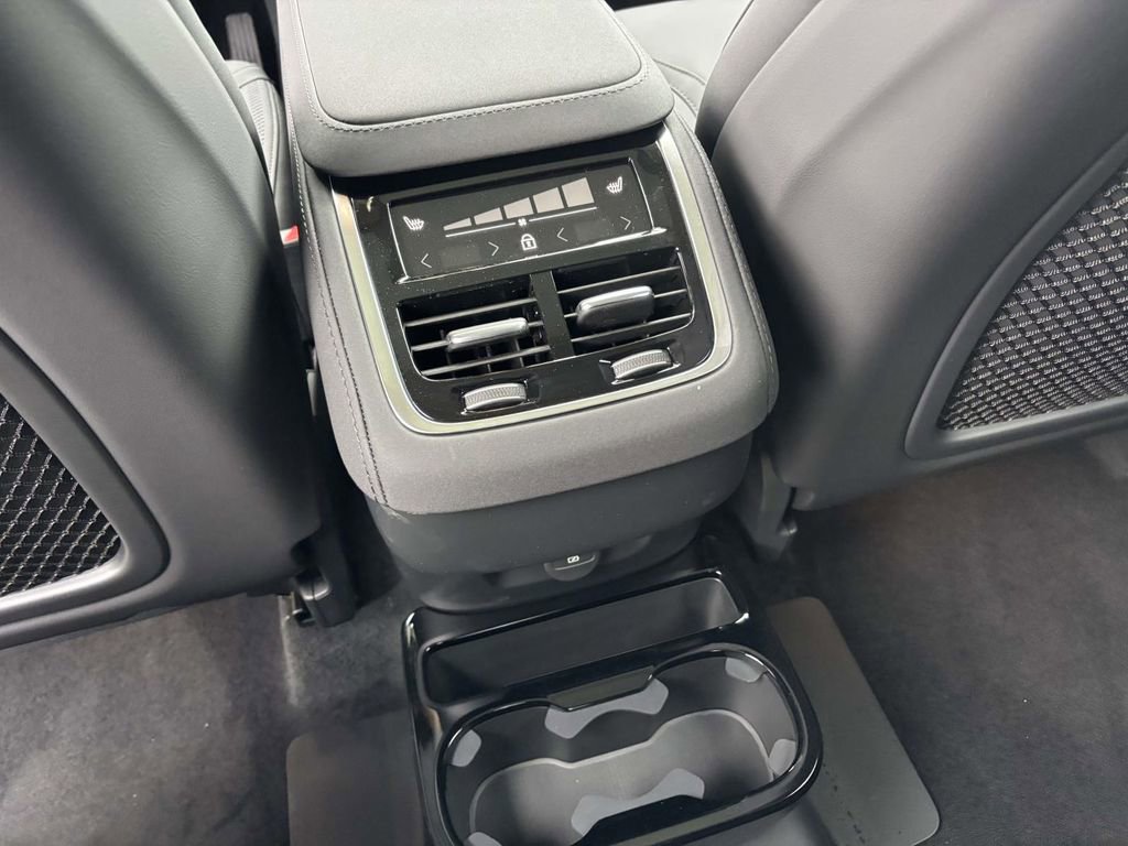 New 2026 Volvo XC90 B6 Plus image 32