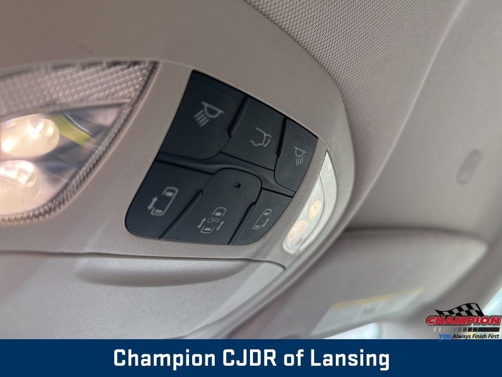 Used 2024 Chrysler Pacifica Touring-L image 34