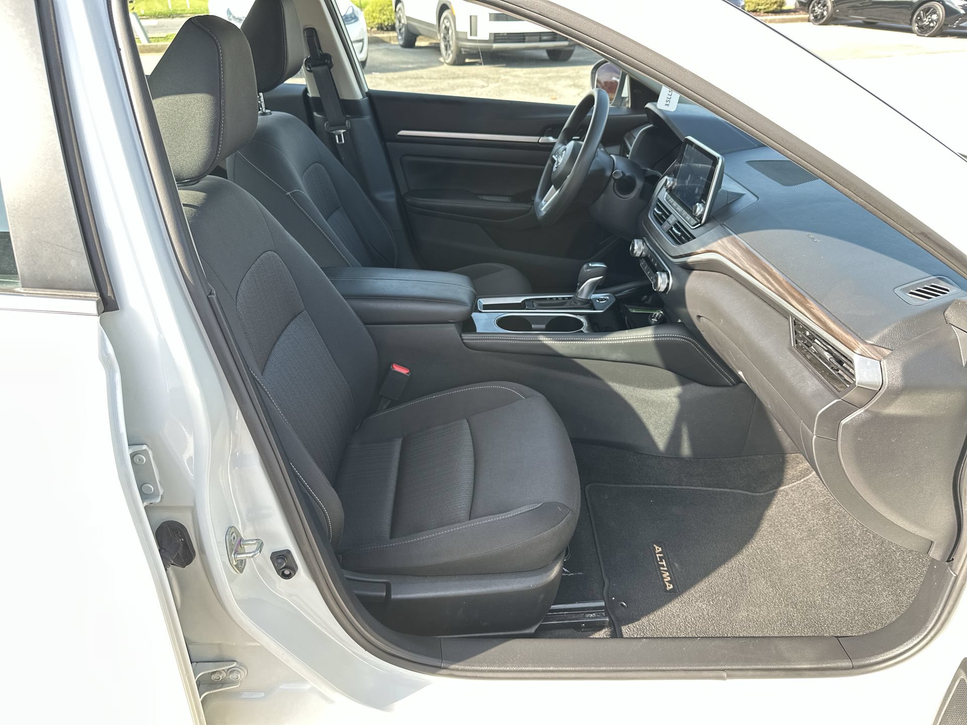 Used 2023 Nissan Altima 2.5 SV FWD image 24