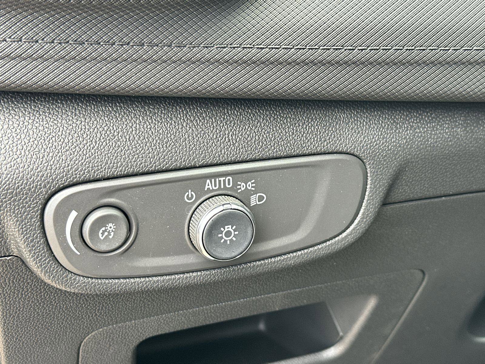 Certified 2024 Chevrolet TrailBlazer LT w/ Driver Confidence Package image 17