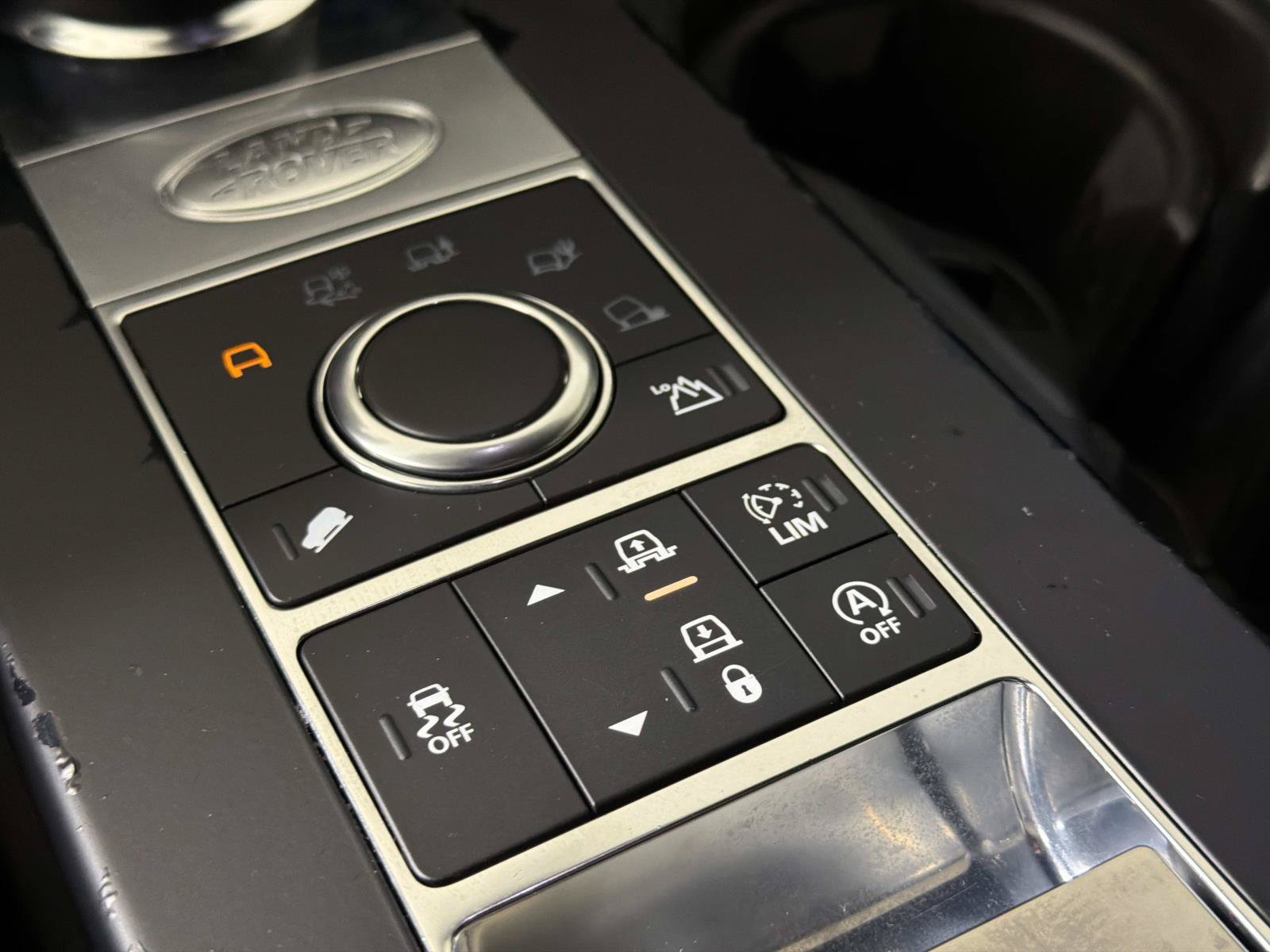 Used 2017 Land Rover Discovery SE AWD/4WD image 25