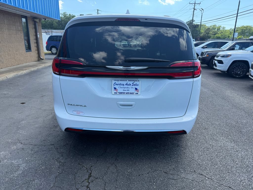 Used 2022 Chrysler Pacifica Touring-L FWD image 10