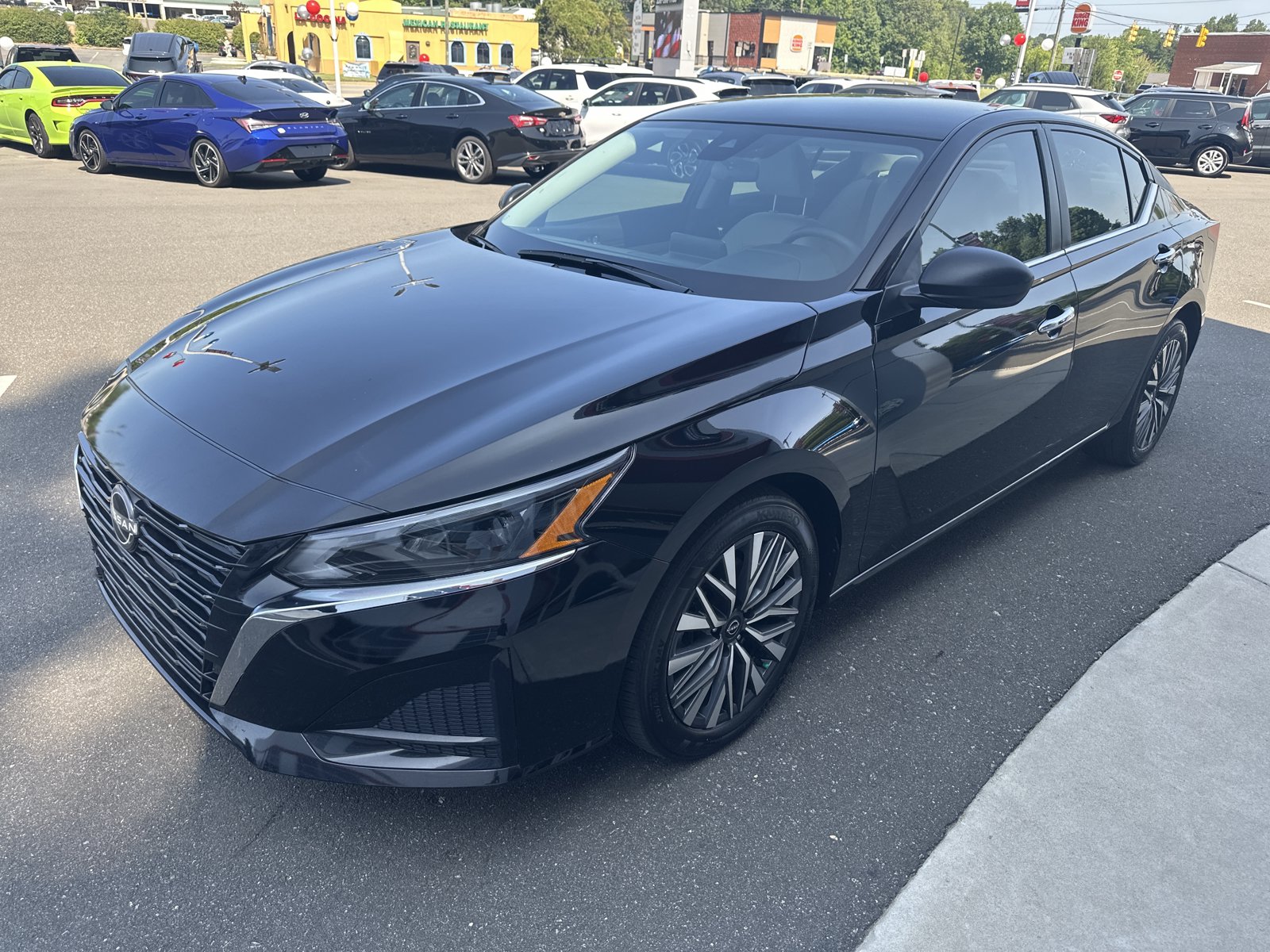 Used 2025 Nissan Altima 2.5 SV FWD image 4