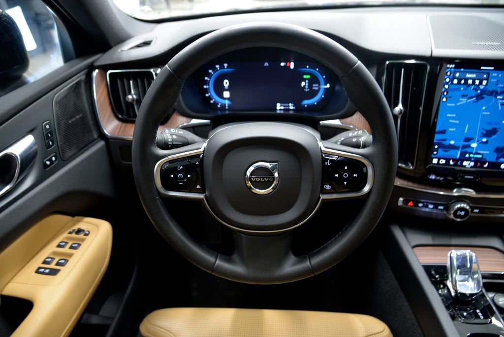 Used 2023 Volvo XC60 T8 Ultimate w/ Protection Package Premier image 18