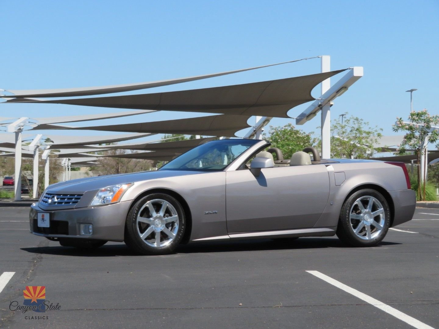 Used 2004 Cadillac XLR RWD image 10