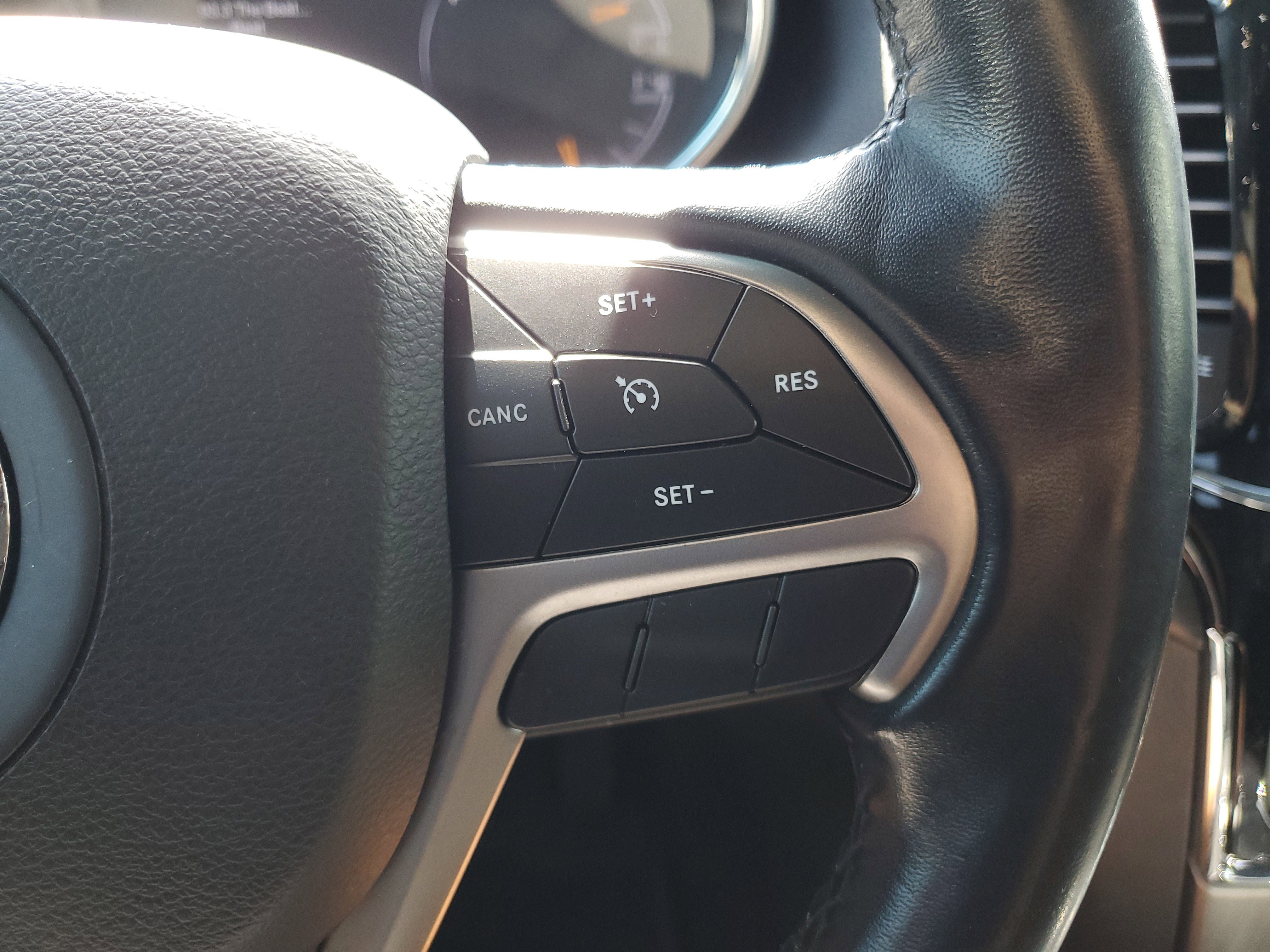 Used 2020 Jeep Grand Cherokee Laredo w/ Laredo X Package image 31